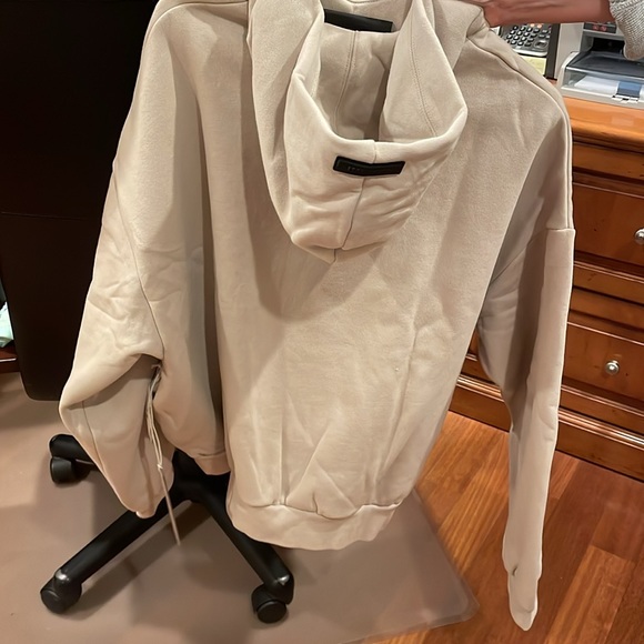 Essentials Fear of God hoodie. BRAND NEW with tags. - Picture 2 of 3